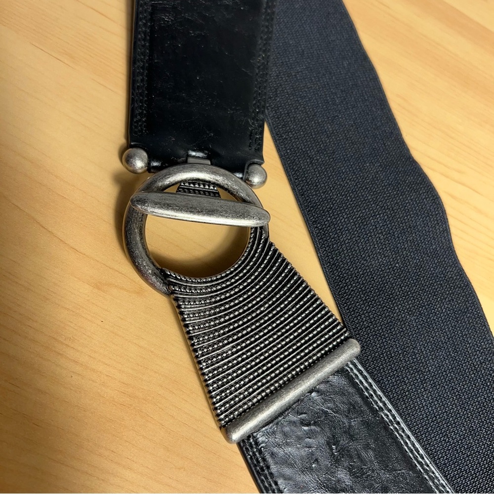 Black and Silver‎ Metal Hardware Women’s Belt - Picture 6 of 7